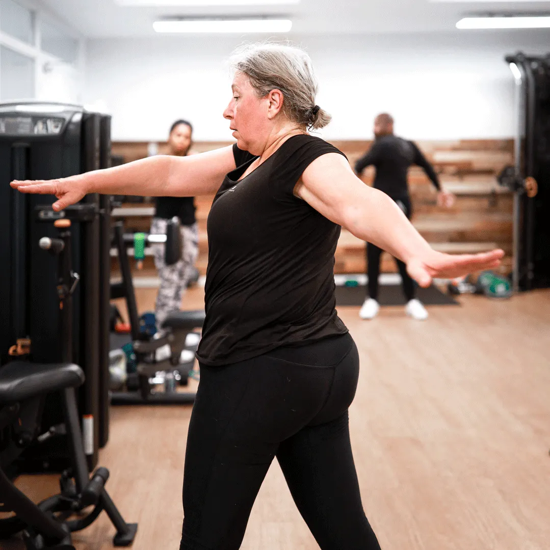 Senioren trainen samen in een begeleide groep in Amsterdam