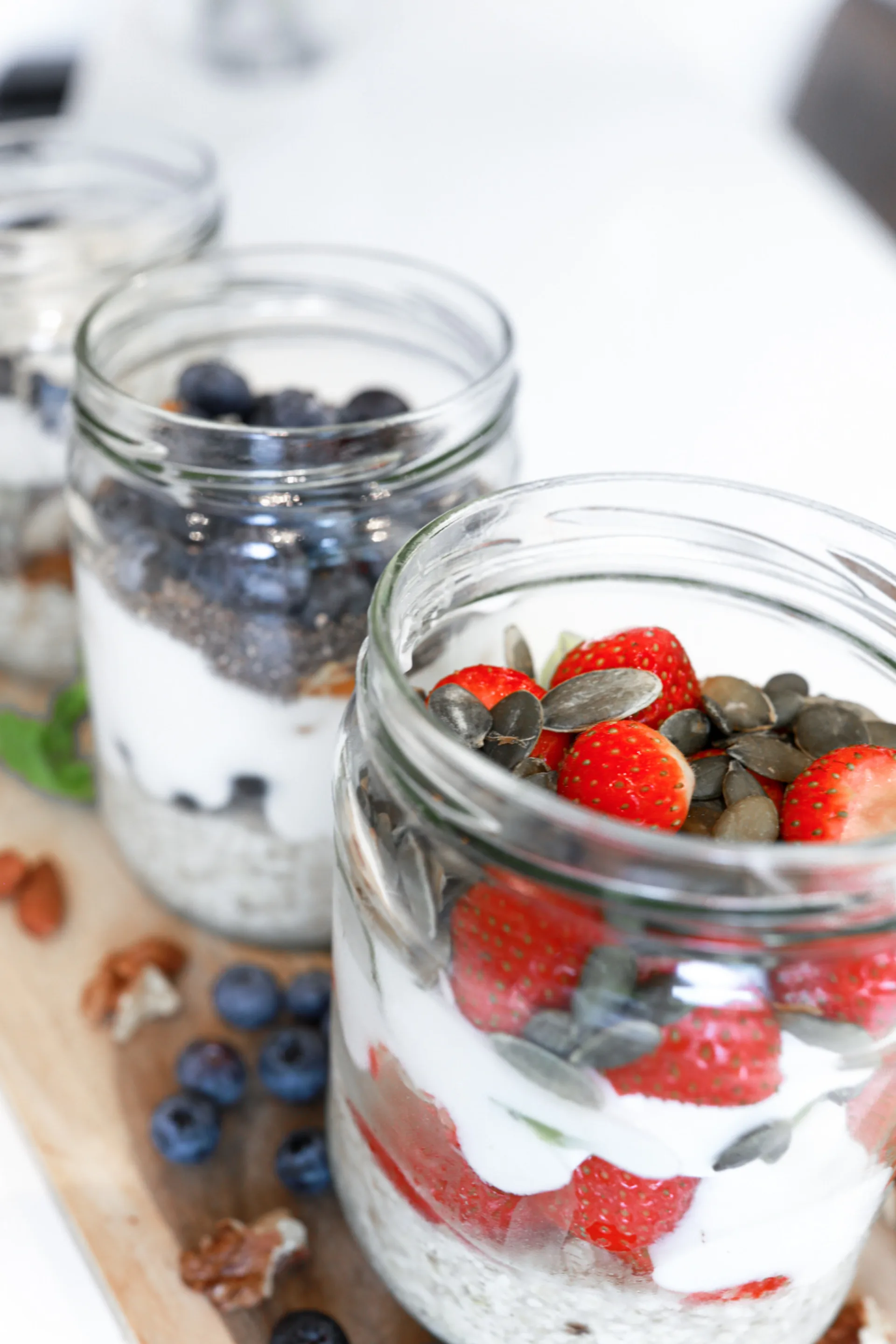 Yoghurt met aardbeien en zaden