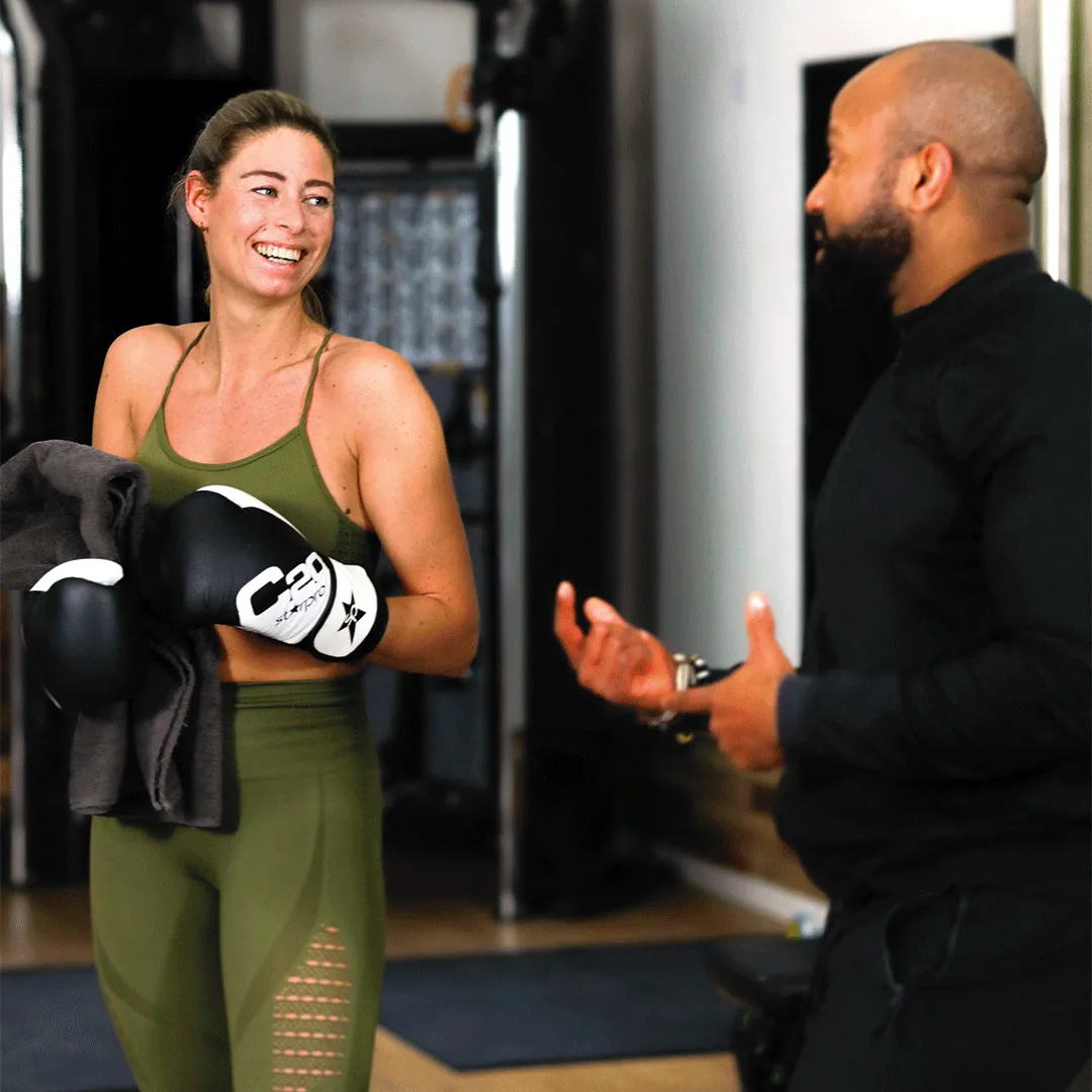 Personal trainer in Amsterdam guiding a client
